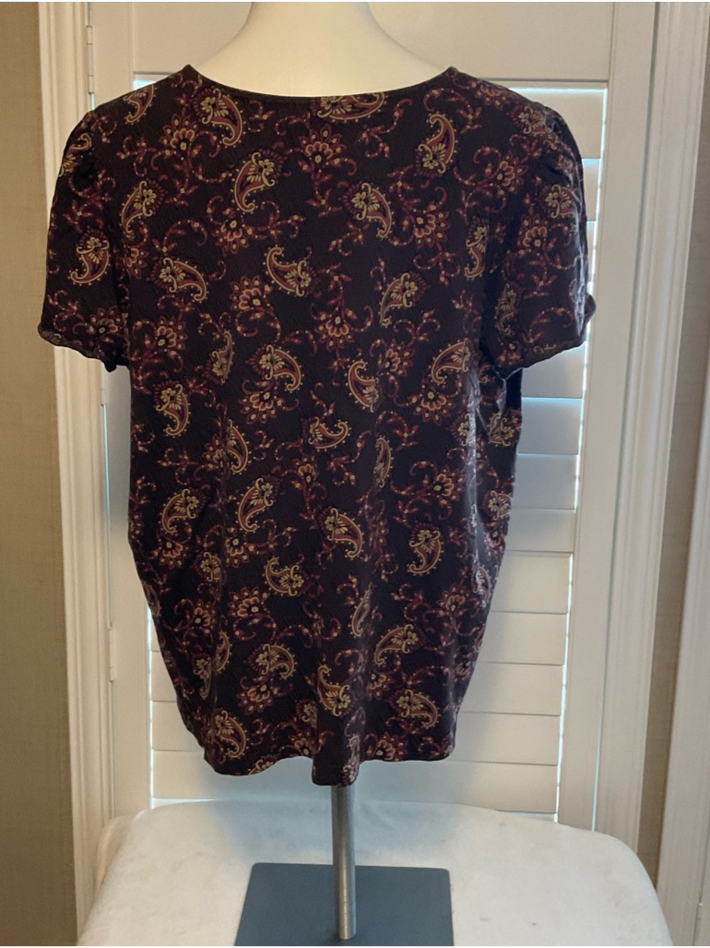 Chaps Dark Purple Paisley V-Neck Short Sleeve Top - Picture 3 of 6